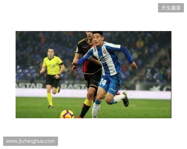 西班牙名嘴：维尼在替补席发笑不职业，在哪都该被开除